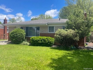 27144 Shelbourne Dr, Warren, MI 48088