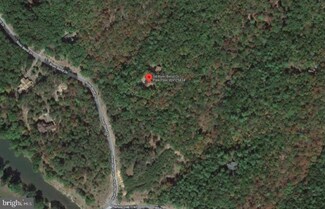 94 River Bend Dr, Paw Paw, WV 25434