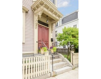 17 Pleasant St Unit 1, Salem, MA 01970