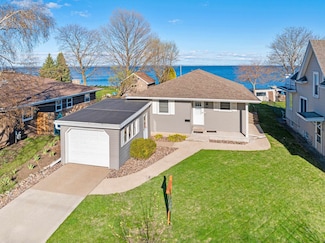 90 Lake St, Oshkosh, WI 54901