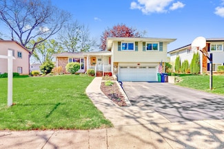 82 Lombard Cir, Lombard, IL 60148
