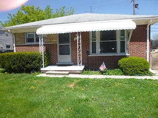 22951 Pleasant St, Saint Clair Shores, MI 48080