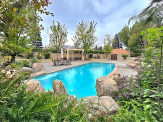 10111 N Spanish Bay Dr, Fresno, CA 93720