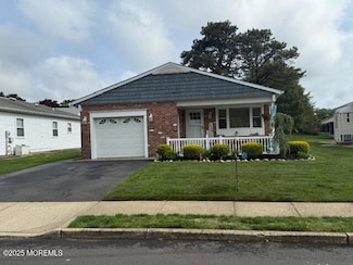 6 Madras Ct, Toms River, NJ 08757