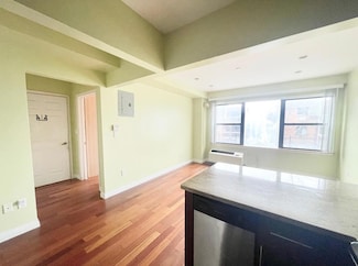 71-19 162nd St Unit 2I, Fresh Meadows, NY 11365