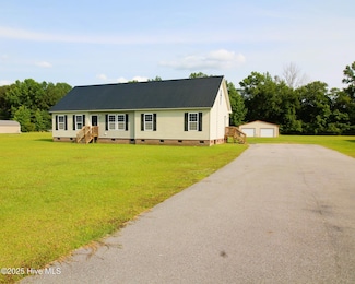 1931 N Carolina 102, Chocowinity, NC 27817
