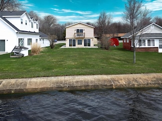 7903 E Houghton Lake Dr, Houghton Lake, MI 48629