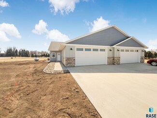1302 Castle St Unit B, Larchwood, IA 51241
