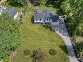 62 Palomino Ln, Bedford, NH 03110