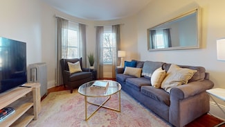 636 Washington St Unit 4, Brookline, MA 02446