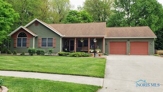 15 Meadow Lane Dr, Delta, OH 43515