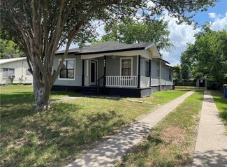1120 Saint Paul St, Gonzales, TX 78629