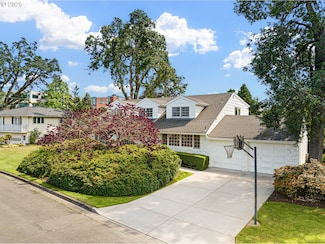 2160 Oakmont Way, Eugene, OR 97401