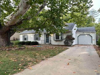 2531 SW College Ave, Topeka, KS 66611