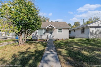 1090 Boston Ave, Waterford, MI 48328