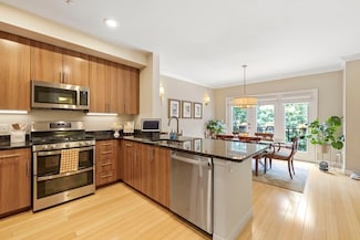 2010 Symmes Cir Unit 2010, Arlington, MA 02474