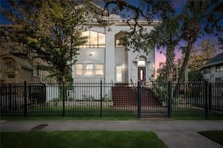 2001 03 S Carrollton, New Orleans, LA 70118