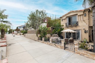 351 30th St, Hermosa Beach, CA 90254