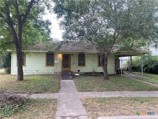 110 E Sarah St, Cuero, TX 77954