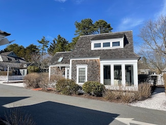 16 Hydrangea Ln Unit 800, Mashpee, MA 02649