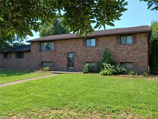 206 E 4th St, Williamstown, WV 26187