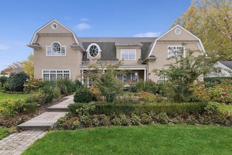 4 Warton Place, Garden City, NY 11530