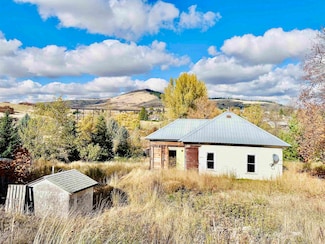 127 Truax St, Tekoa, WA 99033