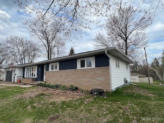 1644 S Park St, Iron Mountain, MI 49801
