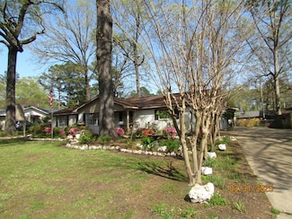 1415 Chestnut St, Crossett, AR 71635