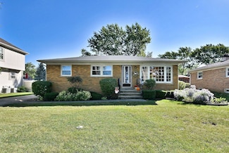 1105 S Fern Dr, Mount Prospect, IL 60056