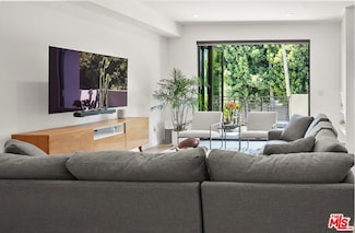 926 N Ridgewood Place, Los Angeles, CA 90038