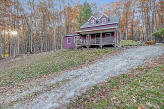62 Oak Mountain Dr, Hawley, PA 18428
