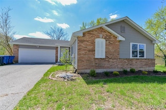 14333 River Oaks Ct, Florissant, MO 63034