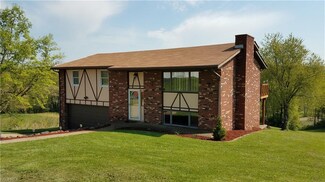70 Overlook Cir, New Cumberland, WV 26047