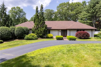 140 White Birch Cir, Hope, RI 02831