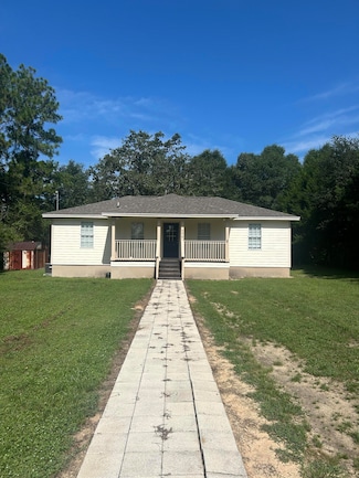 456 Kings Lake Blvd, Defuniak Springs, FL 32433