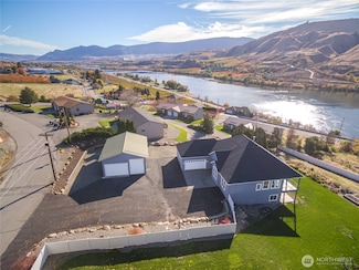 972 Highline Dr, East Wenatchee, WA 98802
