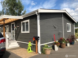 15253 Pine Dr, Renton, WA 98058