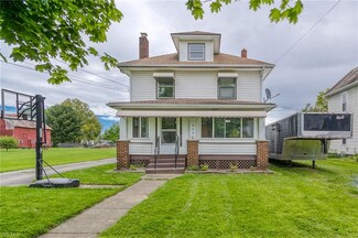 558 Market St NE, Navarre, OH 44662