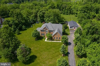 17301 Roundmont Place, Round Hill, VA 20141