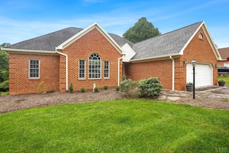 103 Meadowgate Dr, Forest, VA 24551