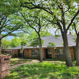 1713 Rock View Ct, Fort Worth, TX 76112