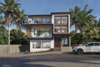 705 2nd St, Hermosa Beach, CA 90254