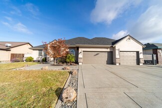 353 River Park Dr, Redding, CA 96003