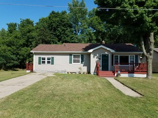 727 Dixie Dr, Benton Harbor, MI 49022