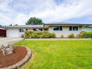 16959 SE Taylor St, Portland, OR 97233