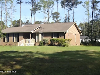 370 Boundaryline Dr NW, Calabash, NC 28467