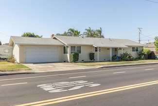 679 E D St, Oakdale, CA 95361