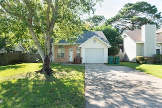 69 7th St, Shalimar, FL 32579