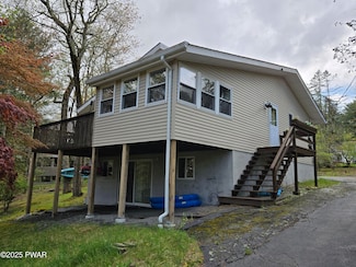 106 Basswood Dr, Hawley, PA 18428